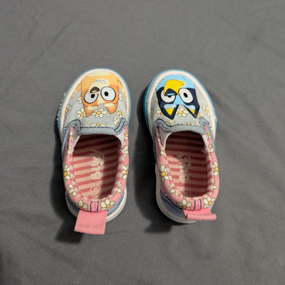 Bluey Slip-On Sneakers Size 5c Toddler 5 - Picture 2 of 6